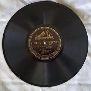 VICTOR Record 78 rpm 17230 The Girl Of My Dreams/Foe Every Boy Who's Lonely 1911